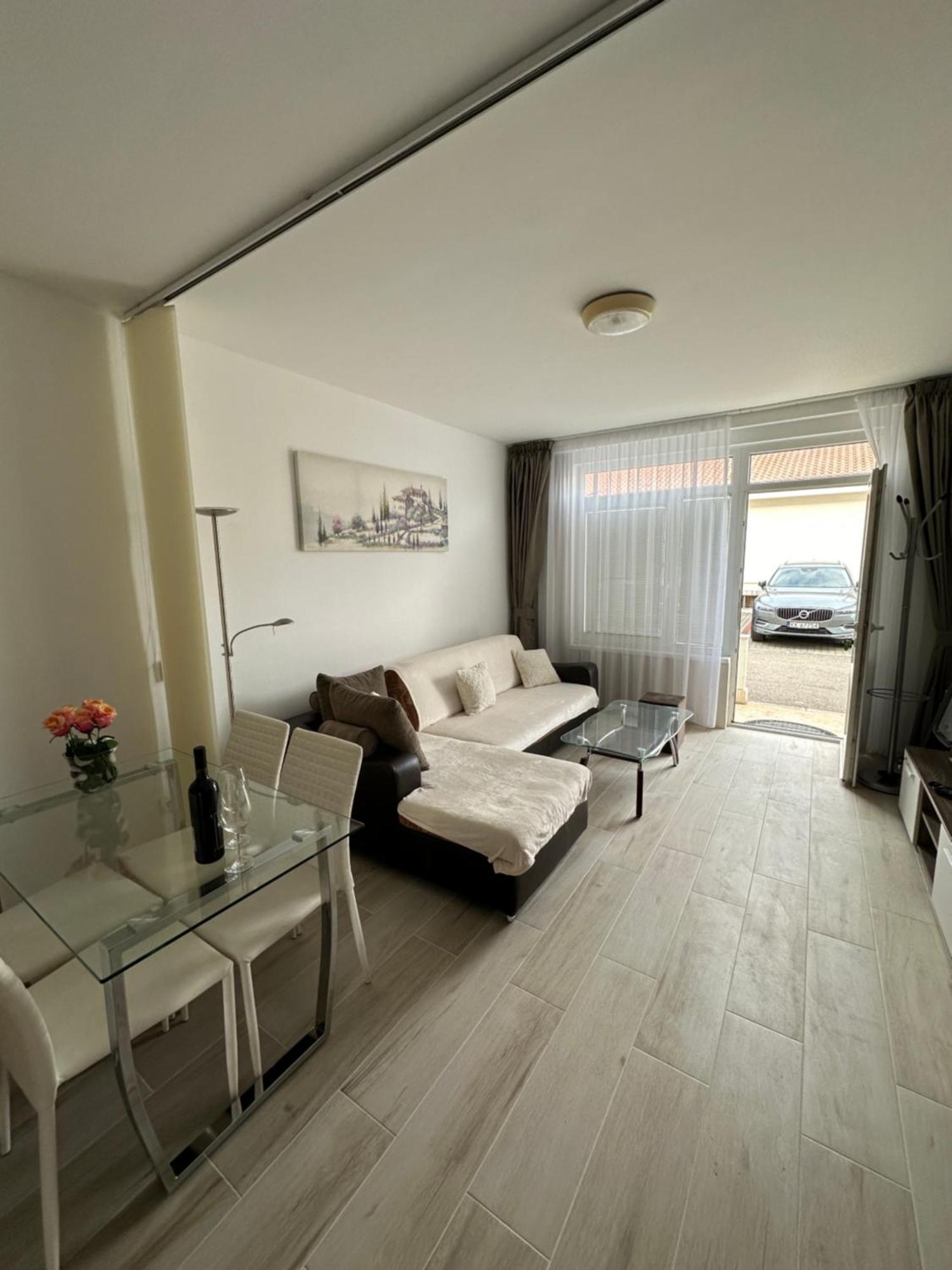 Irish Apartment Complex บุดวา ภายนอก รูปภาพ