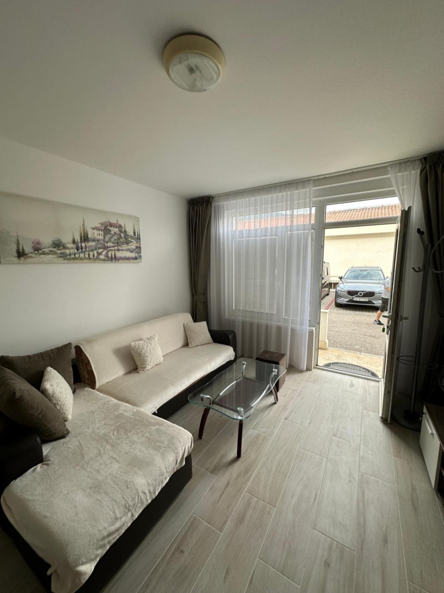 Irish Apartment Complex บุดวา ภายนอก รูปภาพ