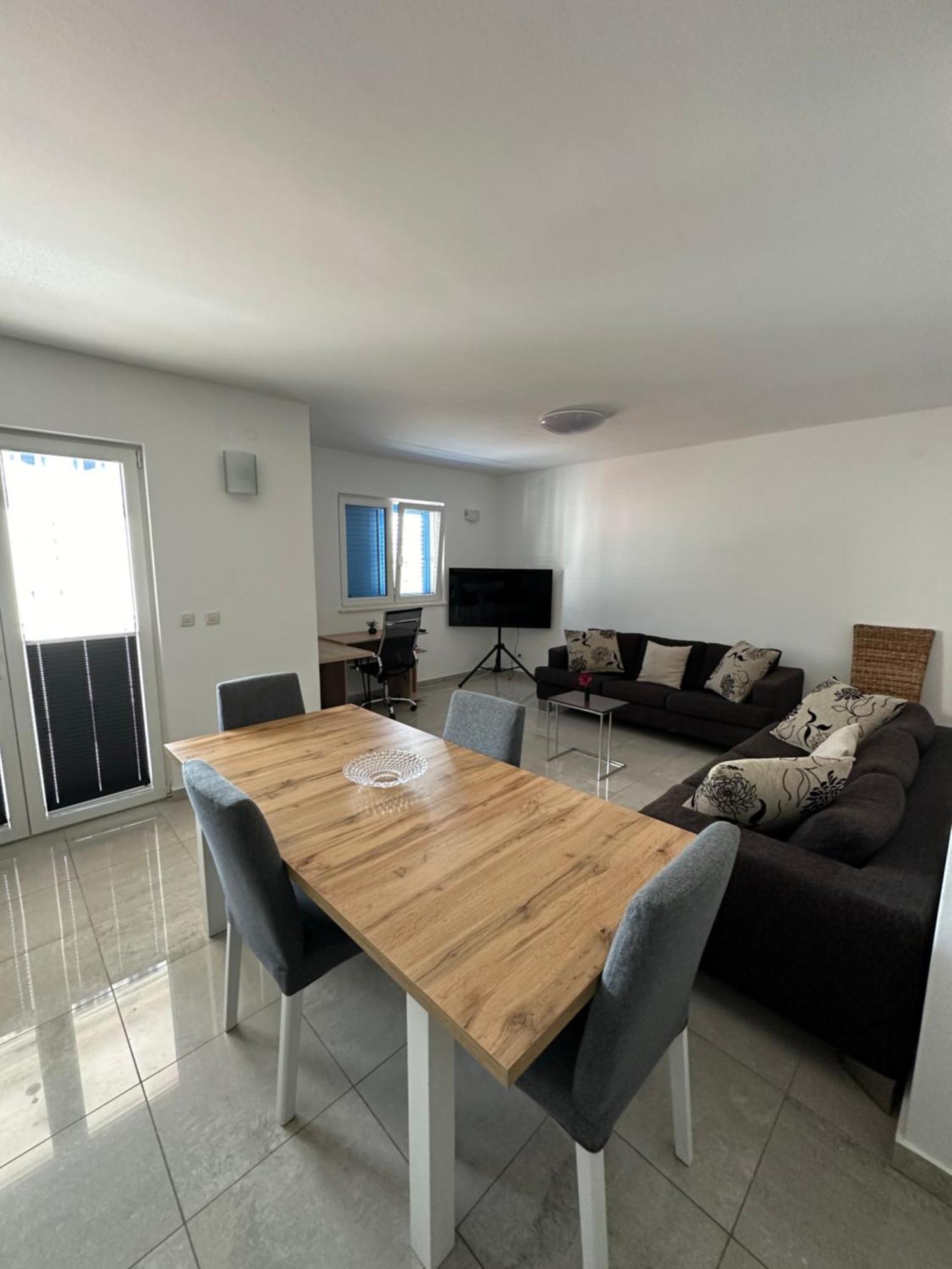 Irish Apartment Complex บุดวา ภายนอก รูปภาพ